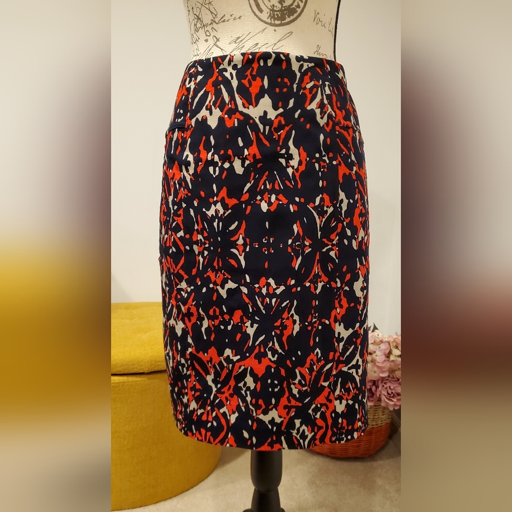 LYSSE Elegant Patterned Skirt - Red and Black, Size L.